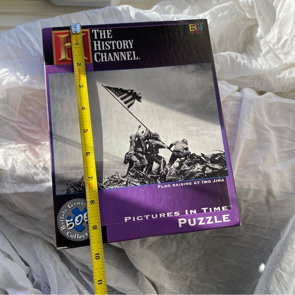 History Channel Pictures in Time Flag Raising at Iwo Jima 500Pc Puzzle - Picture 4 of 6